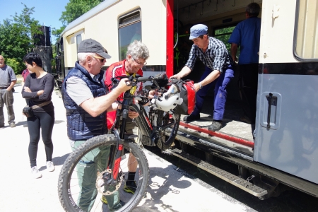 bicycles in trains