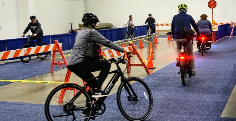 Cyclists on the E-bike test track E-bike Challenge